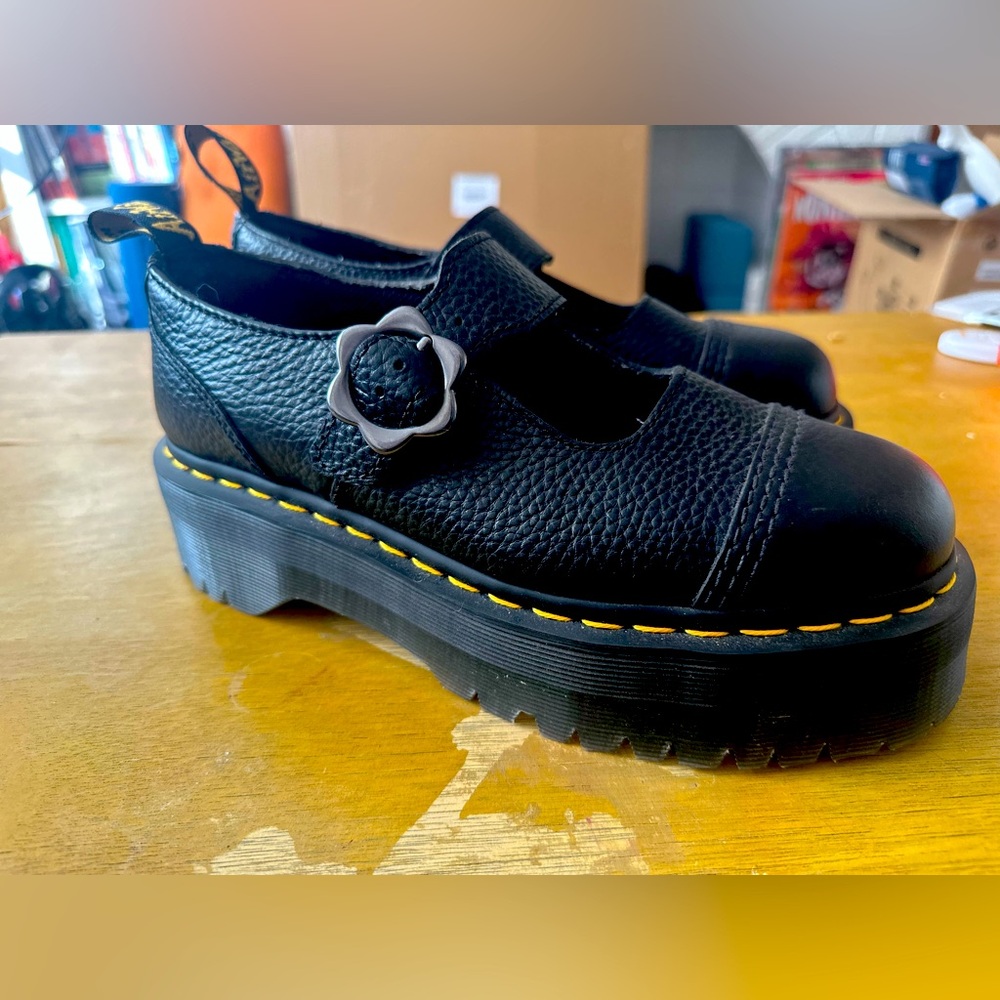 ADDINA FLOWER BUCKLE LEATHER PLATFORM SHOES